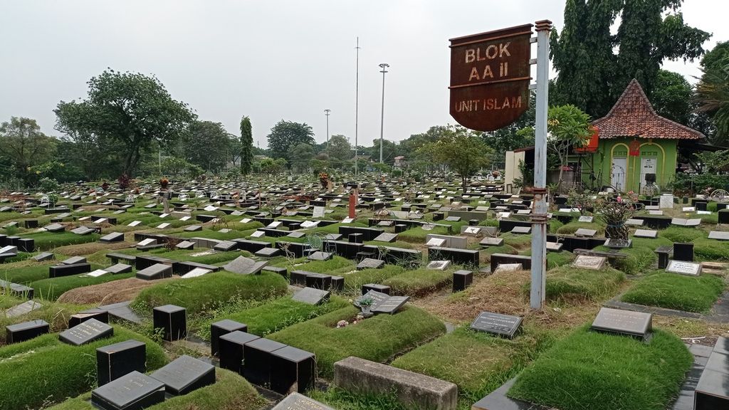 Petak-petak makam TPU Tanah Kusir di Jakarta Selatan, Selasa (6/6/2023).