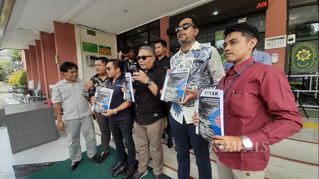 Tim advokasi korban tragedi Kanjuruhan mengajukan gugatan perdata terhadap sejumlah pihak ke Pengadilan Negeri Malang, Jawa Timur, Rabu (21/12/2022).