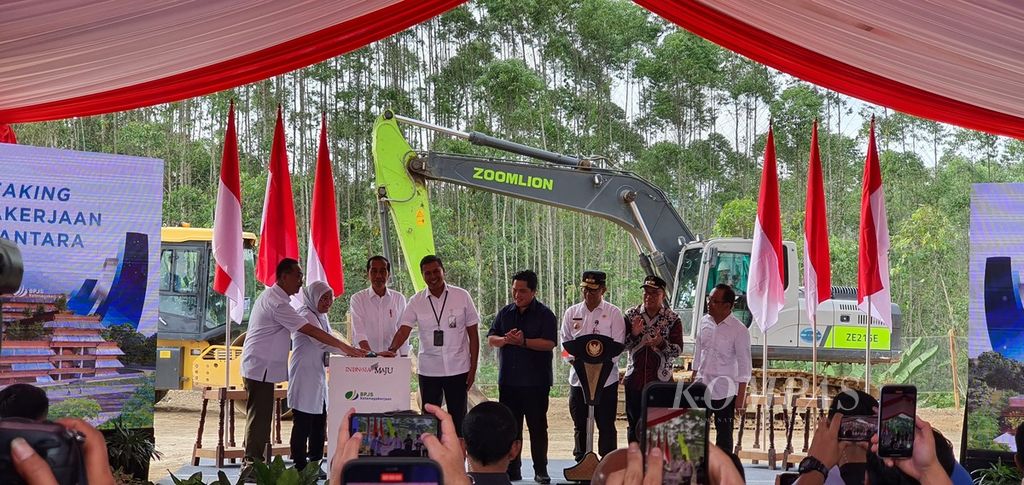 Presiden Joko Widodo meresmikan dimulainya pembangunan kantor BPJS Ketenagakerjaan di IKN Provinsi Kalimantan Timur, Kamis (2/11/2023).