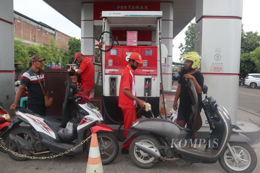 Potret area SPBU Tangkil di Kabupaten Cirebon, Jawa Barat, yang jadi lokasi percobaan pembakaran oleh pria berinisial WO, Kamis (8/9/2022). Polisi memastikan, aksi terduga pelaku itu tidak terkait dengan kenaikan harga bahan bakar minyak.