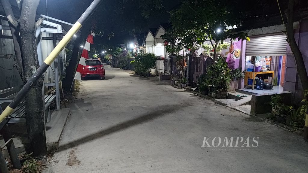 Lokasi pencurian sepeda motor di perumahan Metland Cileungsi, Cileungsi, Kabupaten Bogor, Jawa Barat, Senin (14/8/2023). Indah Budiarti (60) menjadi korban kecurian sepeda motor itu.