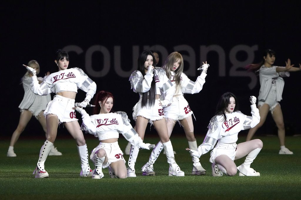 Kelompok K-pop, (G)I-dle, tampil di Gocheok Sky Dome di Seoul, Korea Selatan, pada 21 Maret 2024.