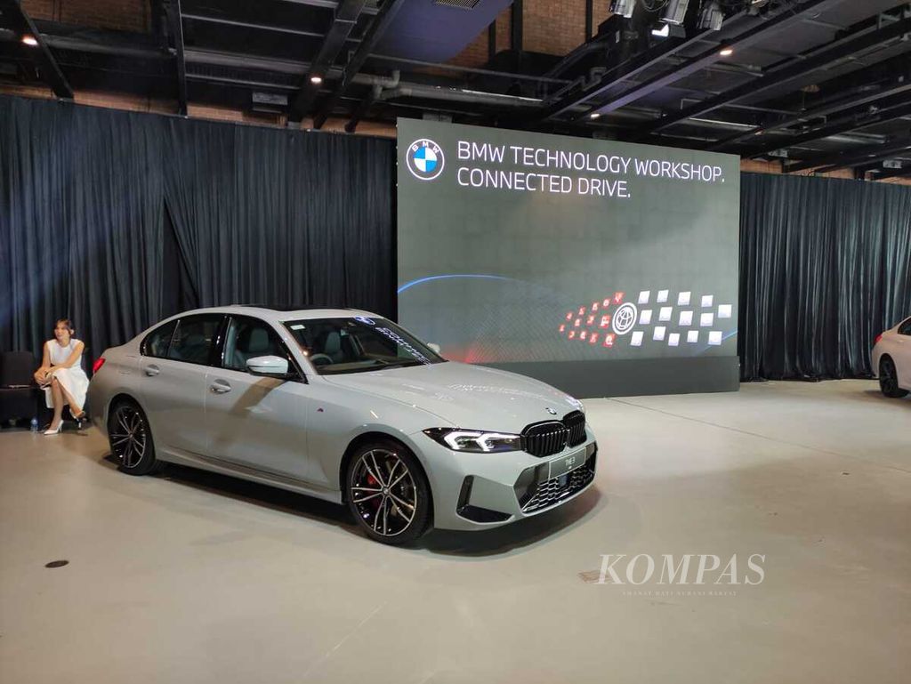 The latest BMW cars were showcased at the Media Technology Workshop: Explore Connected Drive in Indonesia with the Legendary 3 Series in Jakarta on Thursday (16/5/2024).