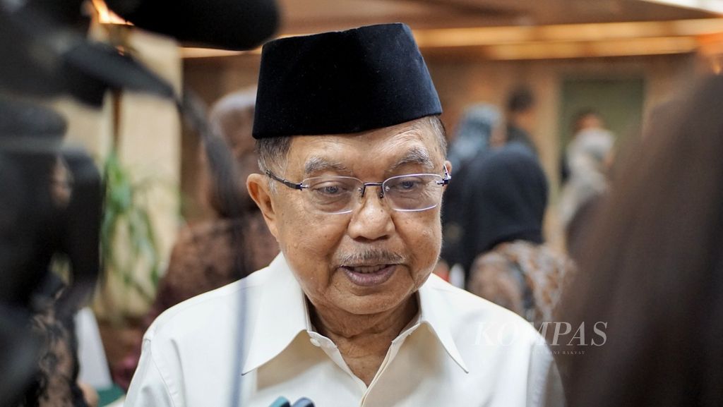 Wakil Presiden RI 2004-2009 dan 2014-2019 Jusuf Kalla di Gedung Manggala Wana Bakti, Kementerian Lingkungan Hidup dan Kehutanan, Minggu (28/5/2023).