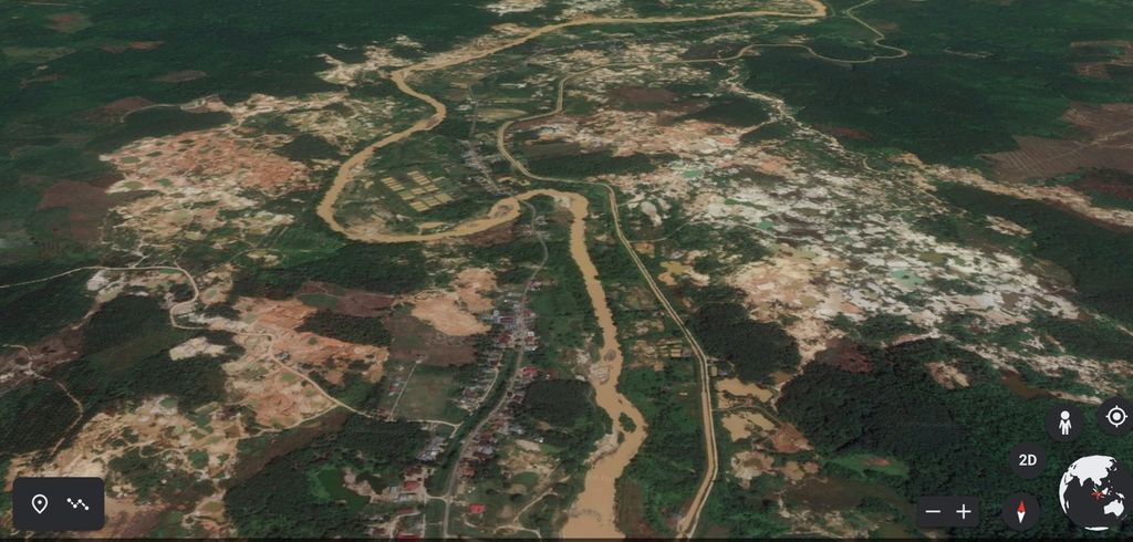 Kondisi parah tambang emas liar menyebabkan kerusakan lingkungan di Sungai Limun dan sekitarnya, Kabupaten Sarolangun, Jambi, tampak lewat foto udara Google Earth, Jumat (8/1/2021).