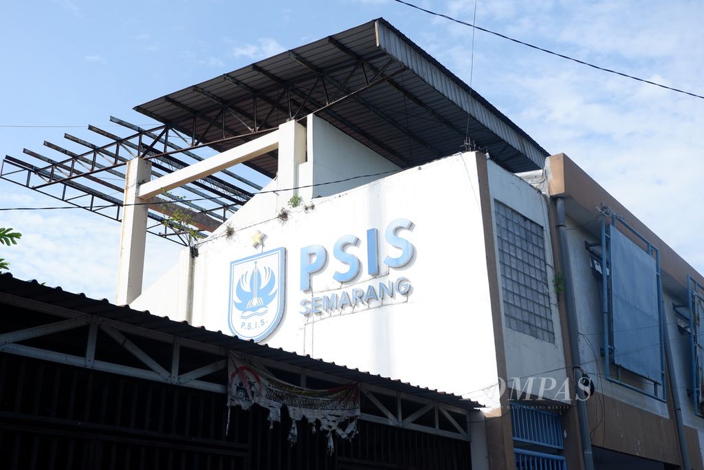 Logo PSIS Semarang terpampang di salah satu sudut Stadion Citarum, Kota Semarang, Jawa Tengah, Sabtu (8/7/2023).  Sebelum pindah ke Stadion Jatidiri, PSIS bermarkas di Stadion Citarum.