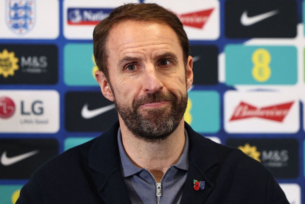 Pelatih tim nasional Inggris Gareth Southgate pada konferensi pers seusai mengumumkan skuad timnas Inggris untuk Piala Dunia Qatar 2022 di St George's Park, Burton-on-Trent, Inggris, 10 November 2022. 