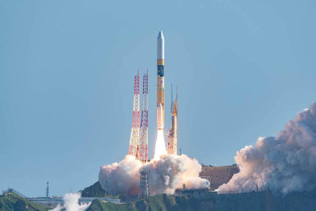 Foto bertanggal 7 September 2023 ini memperlihatkan roket H-IIA, yang membawa wahana robot antariksa untuk misi ke Bulan, lepas landas dari Pusat Luar Angkasa Tanegashima di Pulau Tanegashima, Prefektur Kagoshima, Jepang. Wahana antariksa yang diangkut roket itu telah mendarat di Bulan, Sabtu (20/1/2024) dini hari waktu Jepang. 
