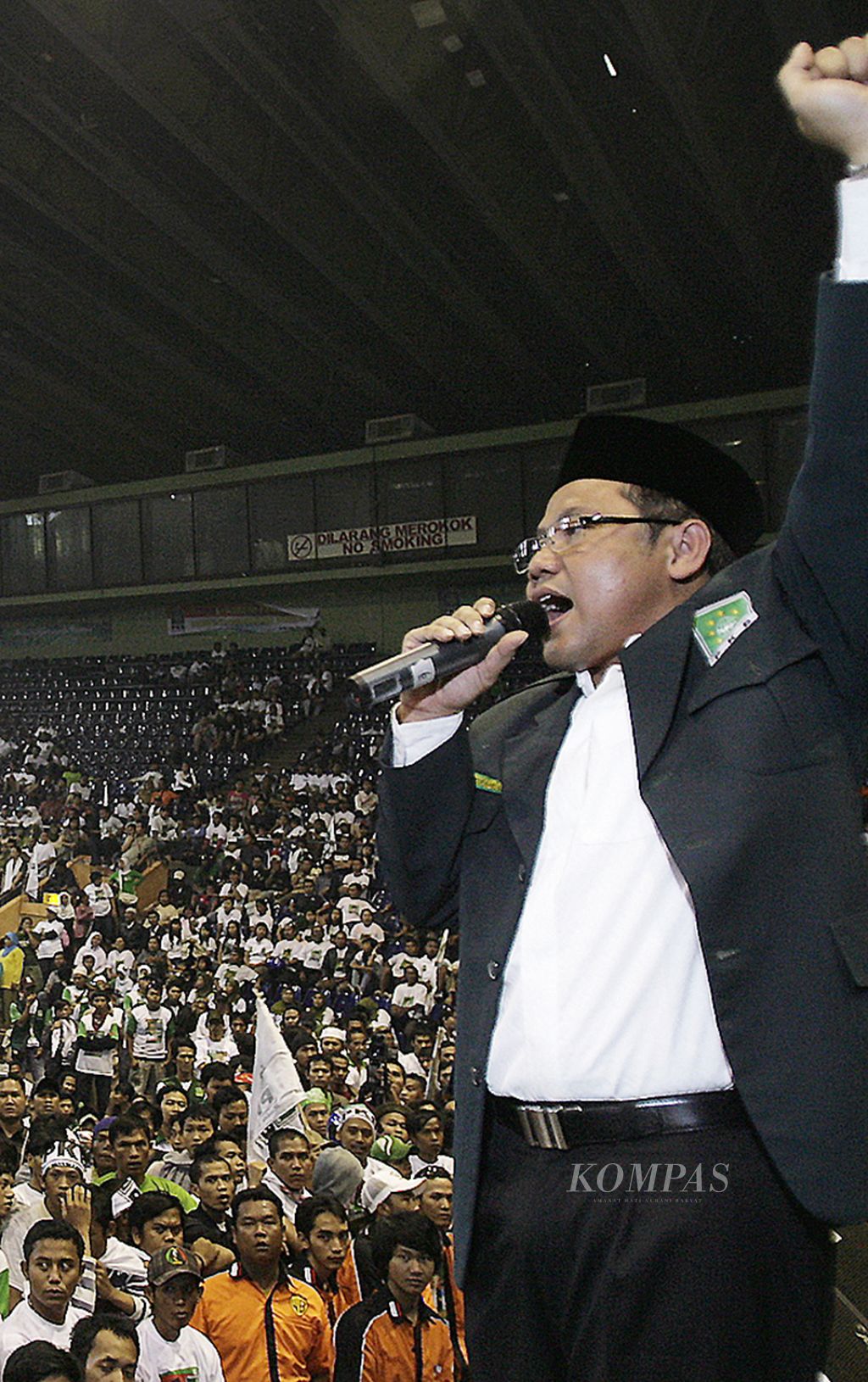 Ketua Umum PKB  Muhaimin Iskandar berorasi di Istora Senayan, Jakarta, mengajak kader dan simpatisan PKB untuk terus mendukung PKB  di Pemilu 2009 (22/3/2009). 