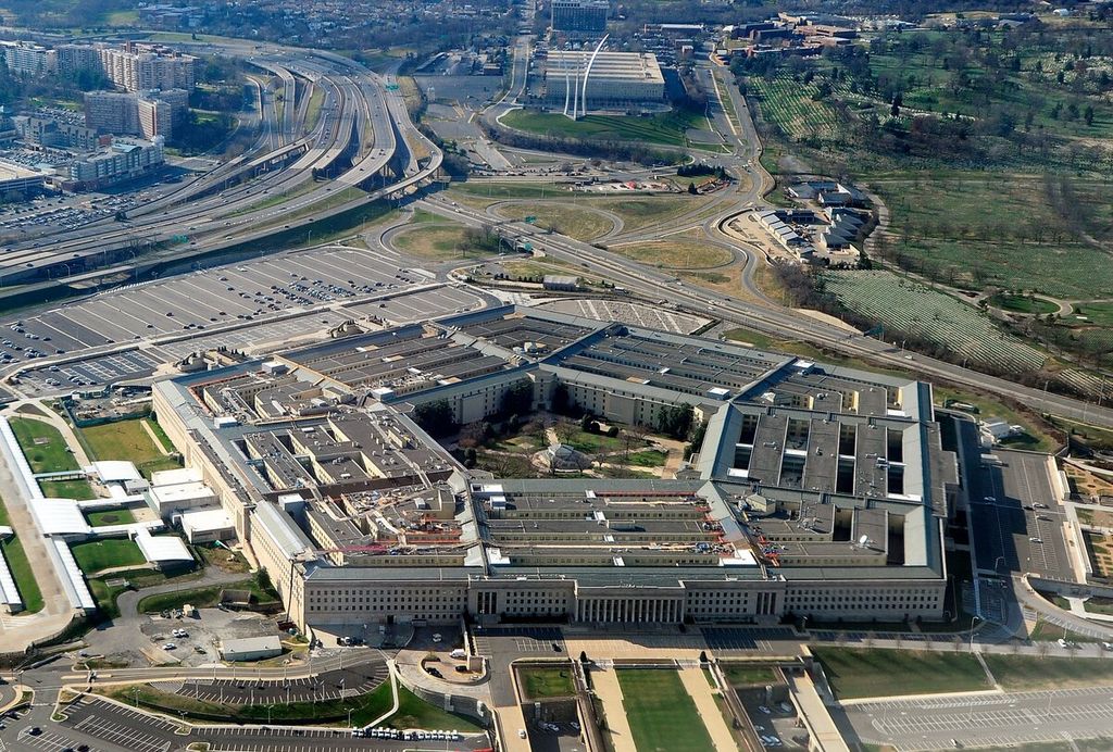 Dalam arsip foto yang diambil pada 26 Desember 2011 terlihat gedung Pentagon yang merupakan kantor Departemen Pertahanan Amerika Serikat di Washington DC, Amerika Serikat.