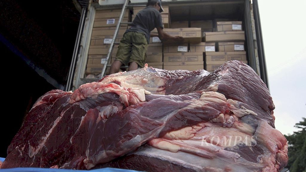 Daging Impor - Sebanyak 300 ton daging sapi beku asal Australia tiba di gudang Badan Urusan Logistik (Bulog) Kelapa Gading, Jakarta, Kamis (9/6/2016). 