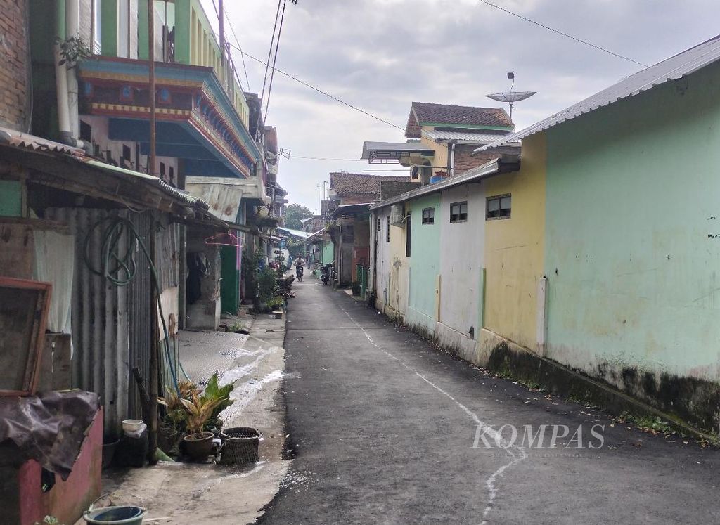 Sebagian pemandangan di Kelurahan Magersari, Kota Magelang, Jumat (20/1/2023). Sebagian lokasi di keluraha tersebut tertata rapi, tetapi sebagian lainnya tampak dipenuhi rumah warga dengan kondisi bangunan berdiri tidak teratur.