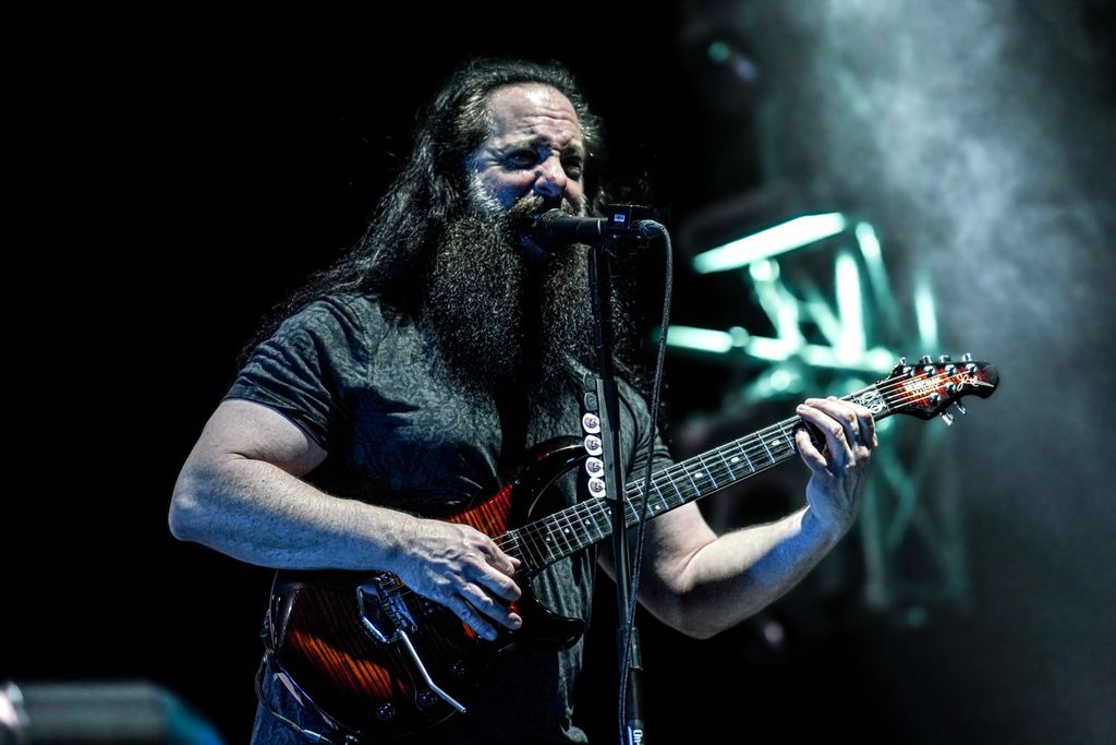 Gitaris band Dream Theater, John Petrucci.