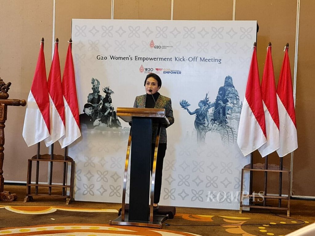 Menteri Pemberdayaan Perempuan dan Perlindungan Anak I Gusti Ayu Bintang Darmawati membawakan sambutan pada Kick-Off Ceremonial G-20 Empower dan Women-20 (W-20) yang dilaksanakan secara vitual, Rabu (22/12/2021) petang.