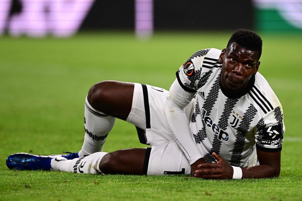 Reaksi gelandang Juventus, Paul Pogba, dalam laga Liga Europa antara Juventus dan Sevilla di Stadion Juventus, Turin, Kamis (11/5/2023). Pogba dijatuhi hukuman larangan bermain empat tahun karena doping.