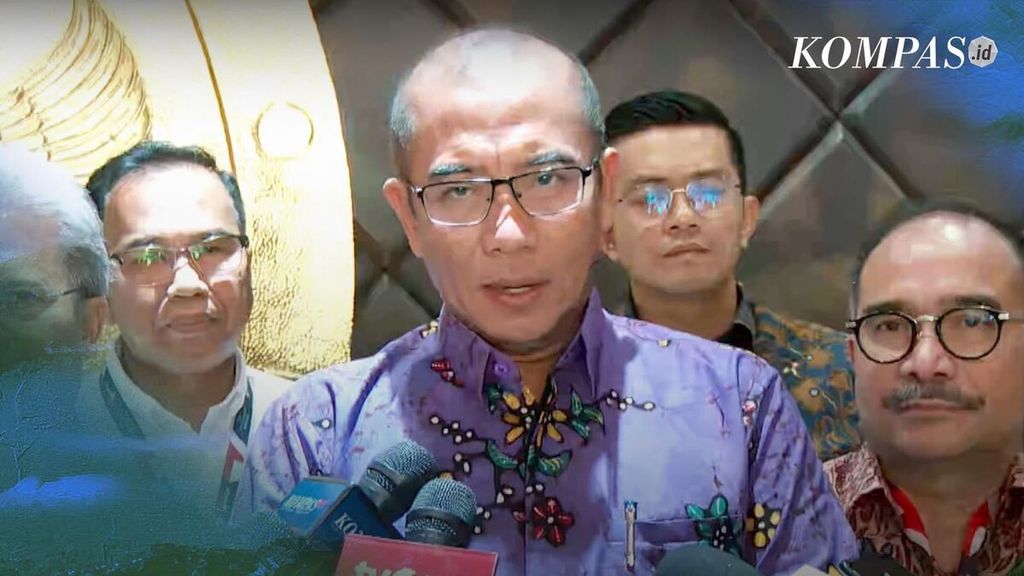 Meskipun penyelenggaraan debat dikomentari Presiden Joko Widodo, Ketua Komisi Pemilihan Umum Hasyim Asy’ari menegaskan tidak akan mengubah format untuk sisa dua debat berikutnya.