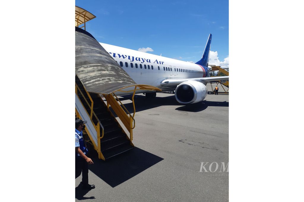 Pesawat Sriwijaya Air SJ 5880 mendarat di Bandara Mozes Kilangin, Timika, Mimika, Papua, Rabu (16/3/2022).