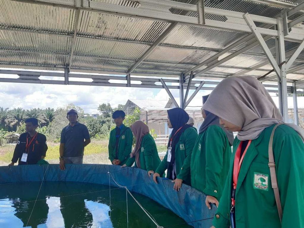 Mahasiswa MBKM Universitas Andalas di Kalimantan Tengah melaksanakan survei rutin ke beberapa kelompok tani Karang Tunggal, Kalimantan Tengah, Selasa (20/9/2022).