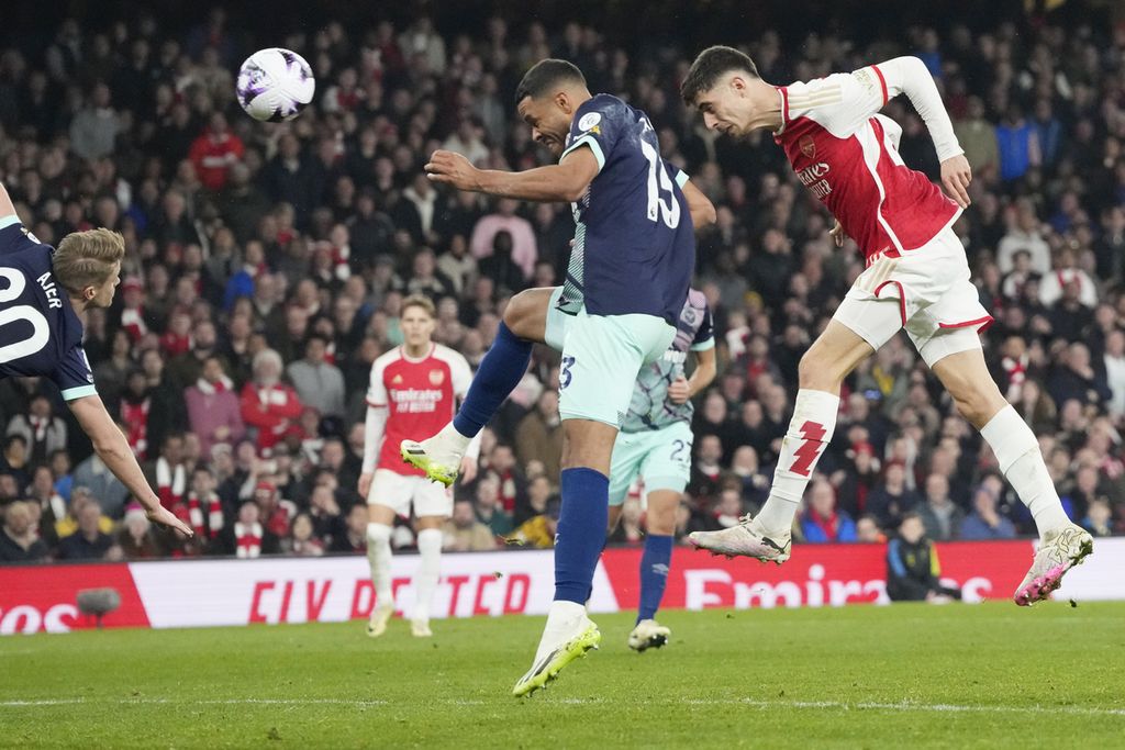 Penyerang Arsenal, Kai Havertz, mencetak gol kedua saat pertandingan Liga Inggris antara Arsenal dan Brentford di Stadion Emirates, London, Minggu (10/3/2024) dini hari WIB. 