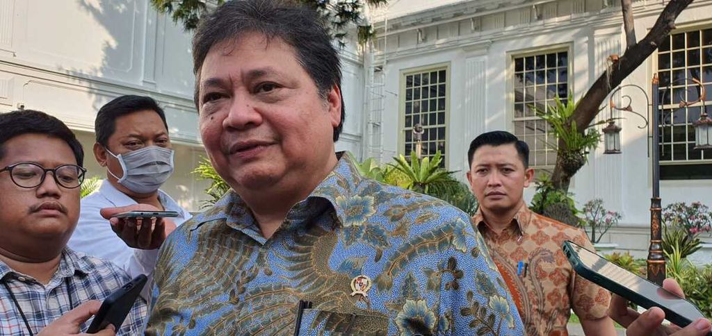 Ketua Umum Golkar Airlangga Hartarto di Kompleks Istana Kepresidenan Jakarta, Kamis (27/4/2023)..