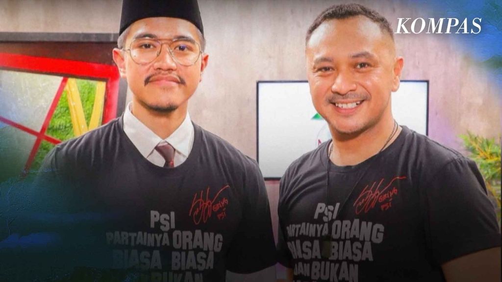 Putra bungsu Presiden Joko Widodo, Kaesang Pangarep, dan Ketua Umum PSI Giring Ganesha bertemu dan kompak mengenakan kaus PSI. Foto Kaesang yang mengenakan kaus PSI pun diunggah di akun Instagram PSI, 8 Juni 2023. 