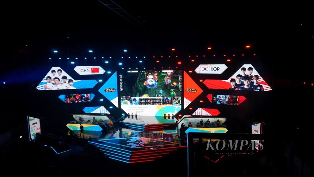 Suasana pertandingan e-Sport dalam rangkaian Asian Games 2018, di Britama Arena, Kelapa Gading, Jakarta, Senin (27/8/2018). Olahraga digital menjadi salah satu cabang olahraga baru yang banyak digeluti generasi muda.