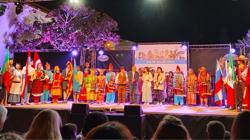 Tim Muhibah Angklung yang tampil mewakili Indonesia membuka acara puncak Festival Internasional Cantanhede, Portugal, pada Sabtu (13/7/2024). Acara ini merupakan salah satu festival kebudayaan terbesar di Portugal.