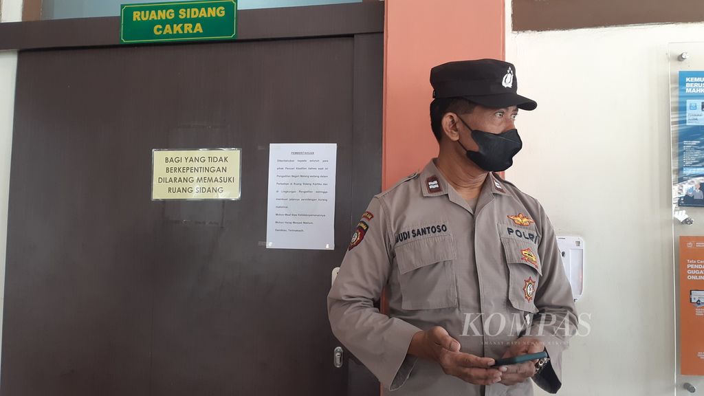 Suasana sidang tertutup dengan agenda tuntutan dalam kasus pelecehan siswi Sekolah Selamat Pagi Indonesia di Kota Batu, Jawa Timur, Rabu (27/7/2022).