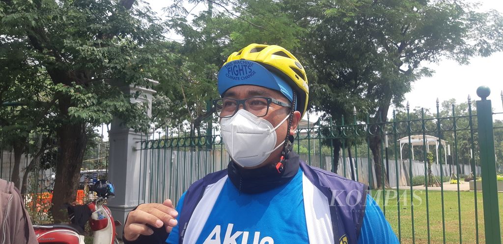 Juru kampanye iklim dan energi Greenpeace Indonesia, Bondan Andriyanu, saat ditemui di depan Monas, Jakarta Pusat, Jumat (16/9/2022).