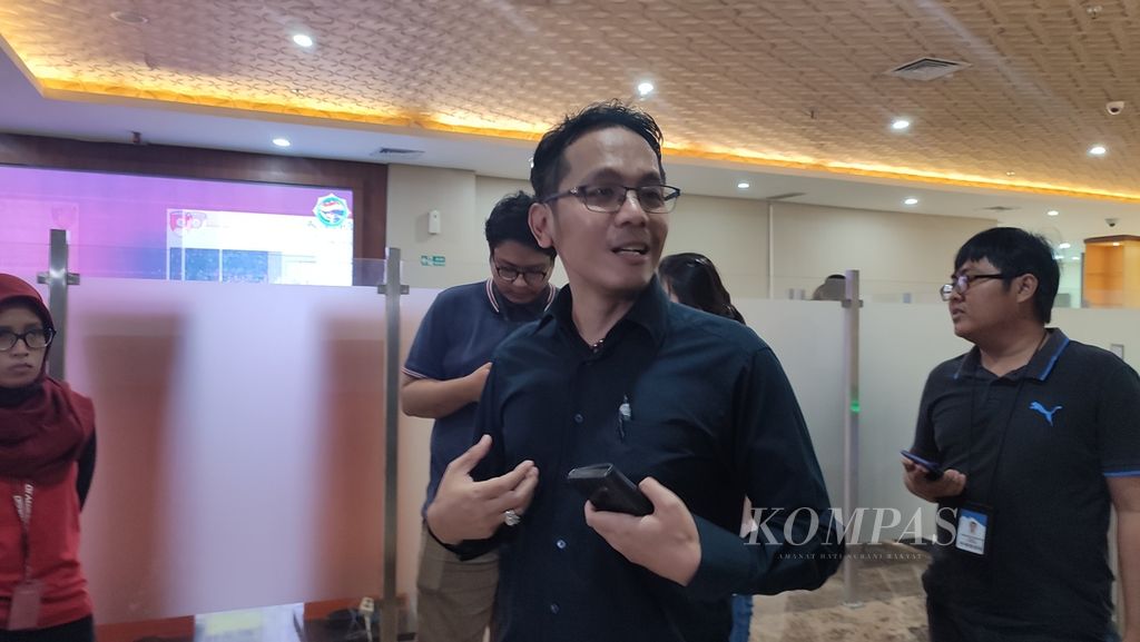 Koordinator Save Our Soccer Akmal Marhali seusai bertemu petugas di Bareskrim Polri, Rabu (12/7/2023), di Jakarta. 