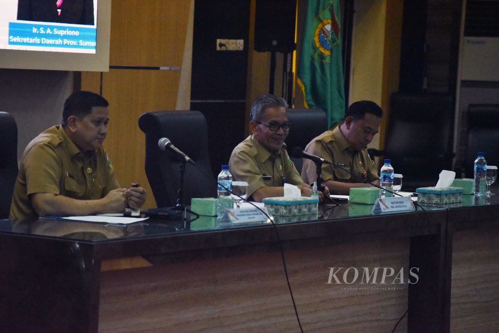 Sektretaris Daerah Provinsi Sumatera Selatan SA Supriono memimpin Rapat Deklarasi Netralitas Aparatur Sipil Negara di Palembang, Sumsel, Selasa (28/11/2023). 