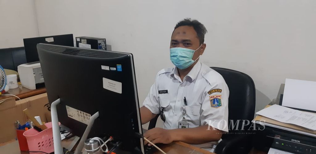 Nurul Huda, Lurah Gelora, Kecamatan Tanah Abang, Jakarta Pusat, di kantornya, Rabu (12/10/2022).