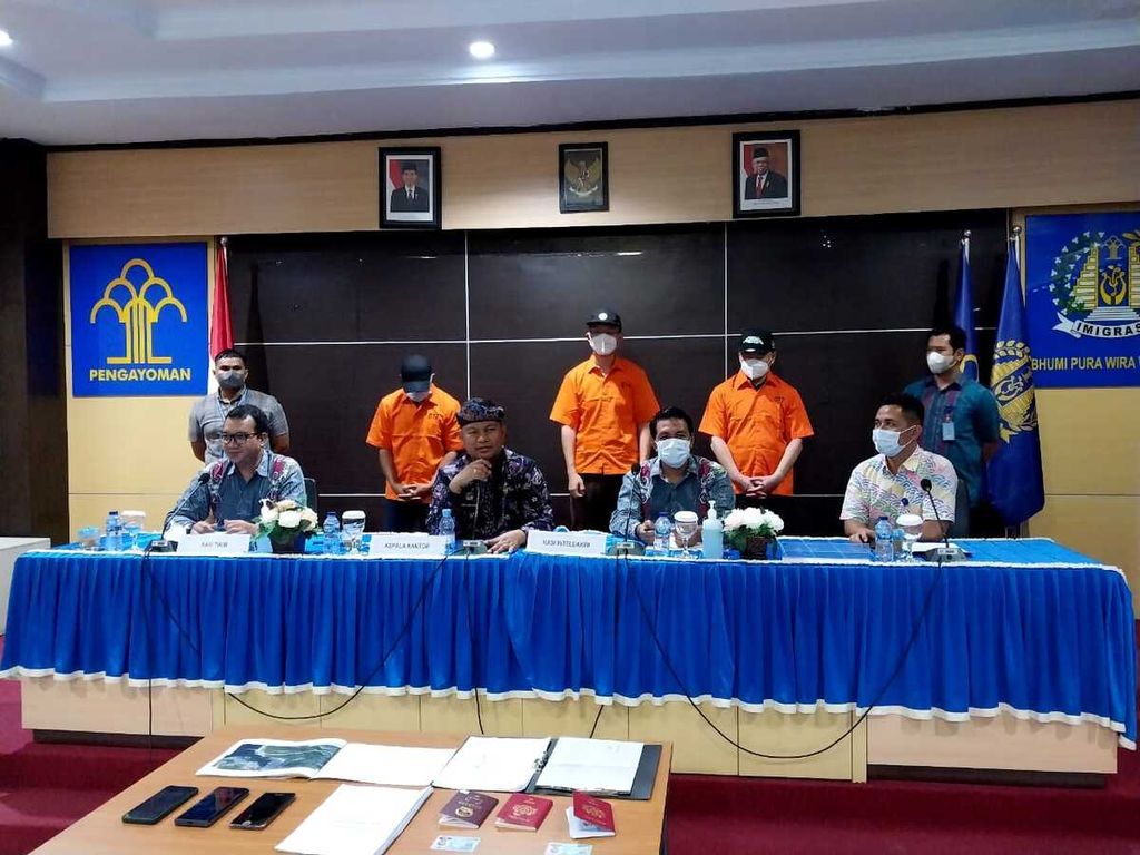 Tiga warga negara asing yang diduga melakukan spionase dan menggunakan dokumen yang tidak sesuai peruntukannya di Pulau Sebatik, Kabupaten Nunukan, Kalimantan Utara, ditahan selama 30 hari oleh Kantor Imigrasi Kelas II Nunukan, Senin (25/7/2022).