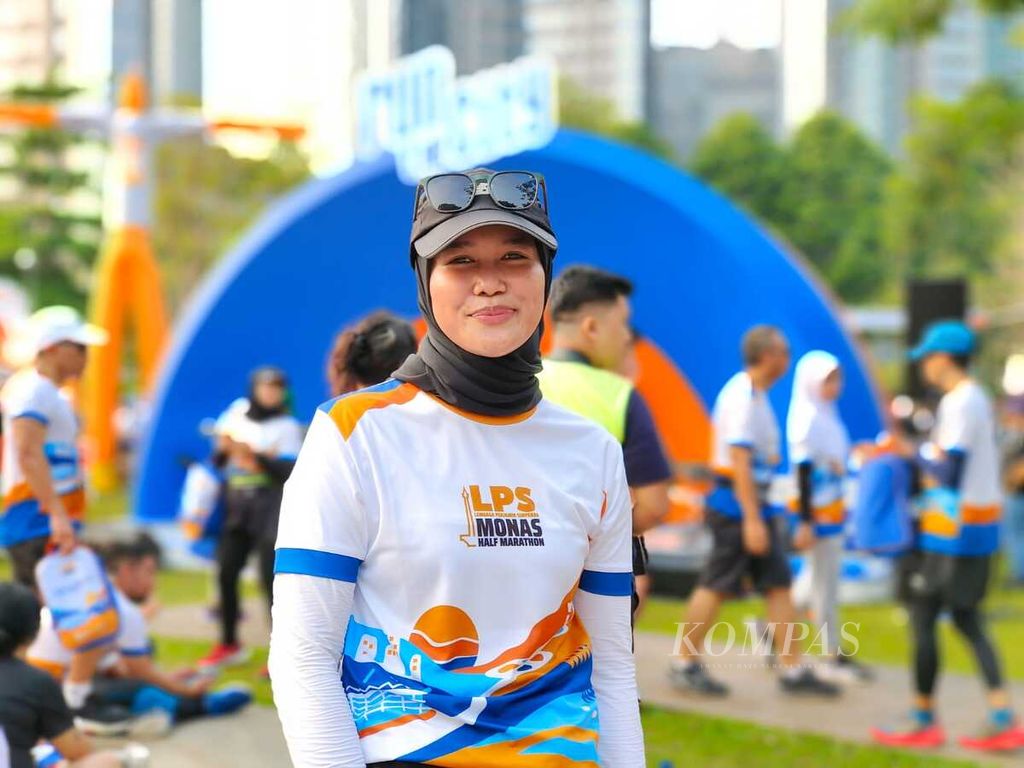 Peserta Run The City dari Jakarta Timur, Retno Anggorowati, ditemui seusai menyelesaikan lari gembira 5K di Hutan Kota Gelora Bung Karno, Jakarta, Sabtu (1/7/2023). Sebagai ajang pemanasan menuju LPS Monas Half Marathon, kegiatan lari gembira 5K bertajuk Run The City mendapatkan kesan positif dari sejumlah peserta. 