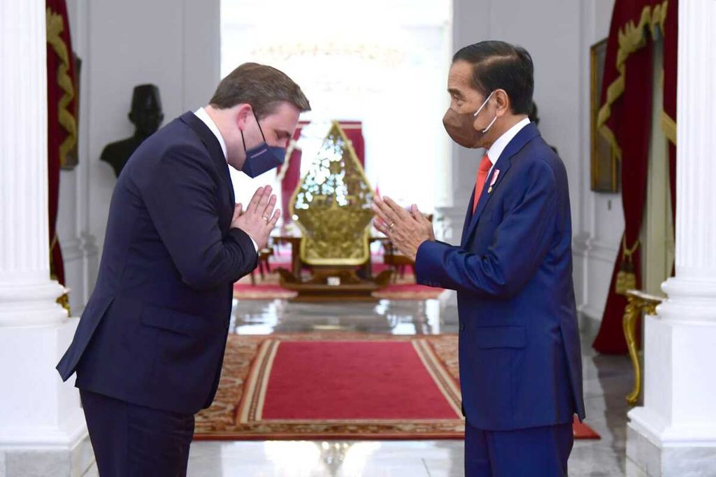 Presiden Joko Widodo menerima kunjungan kehormatan Menteri Luar Negeri Serbia Nikola Selakovic bersama delegasi terbatas di Istana Merdeka, Jakarta, Senin (23/5/2022). 