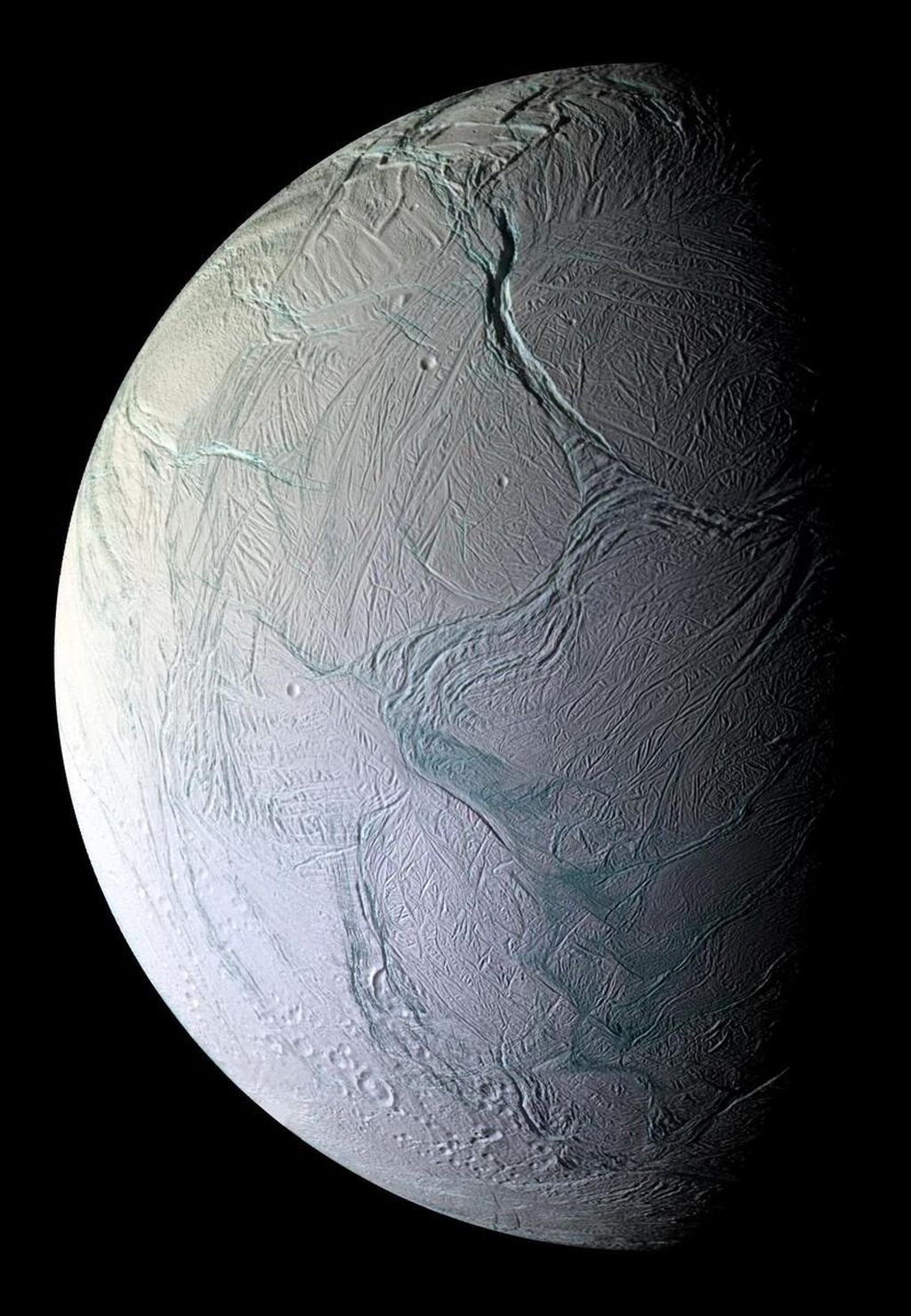 Citra permukaan Enceladus yang diambil oleh wahana Cassini milik Badan Penerbangan dan Antariksa Nasional Amerika Serikat NASA pada 9 Oktober 2008. Citra diambil saat Cassini berada pada jarak 25 kilometer di atas permukaan Enceladus. Satelit planet Saturnus ini merupakan salah satu kandidat kuat dunia baru yang diyakini memiliki kehidupan.