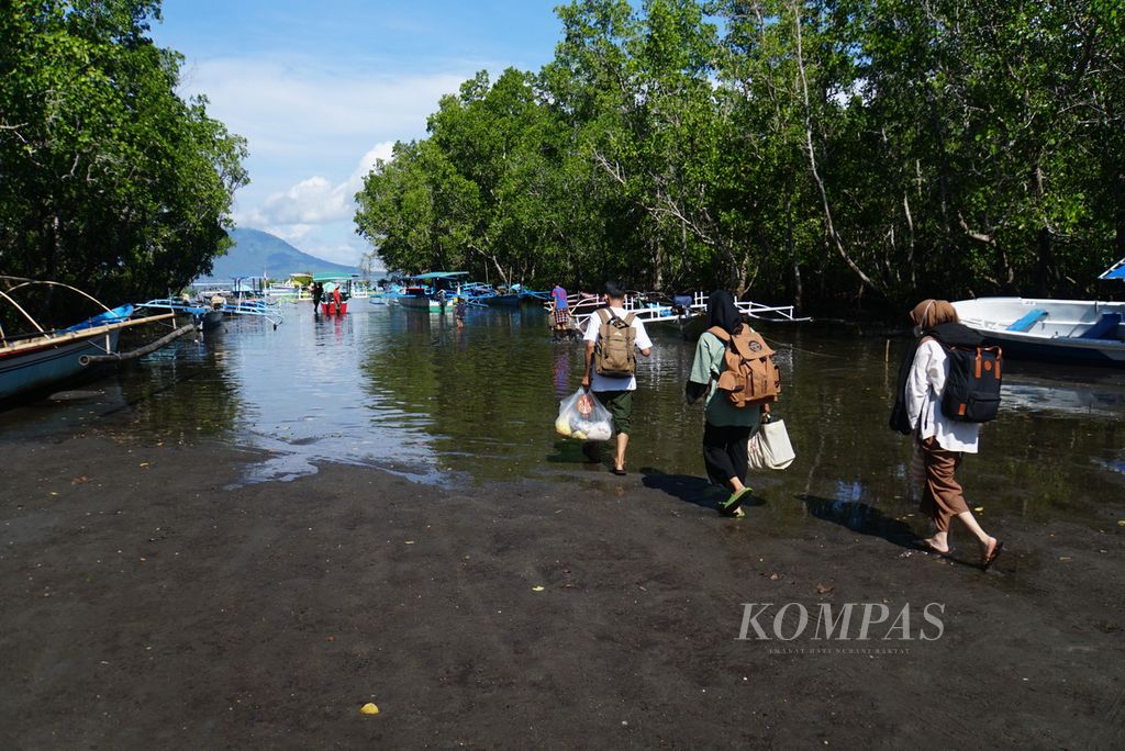 Ilustrasi. Pelayaran rakyat menuju Pulau Bunaken, Manado, Sulawesi Utara, pada Sabtu (18/11/2023).