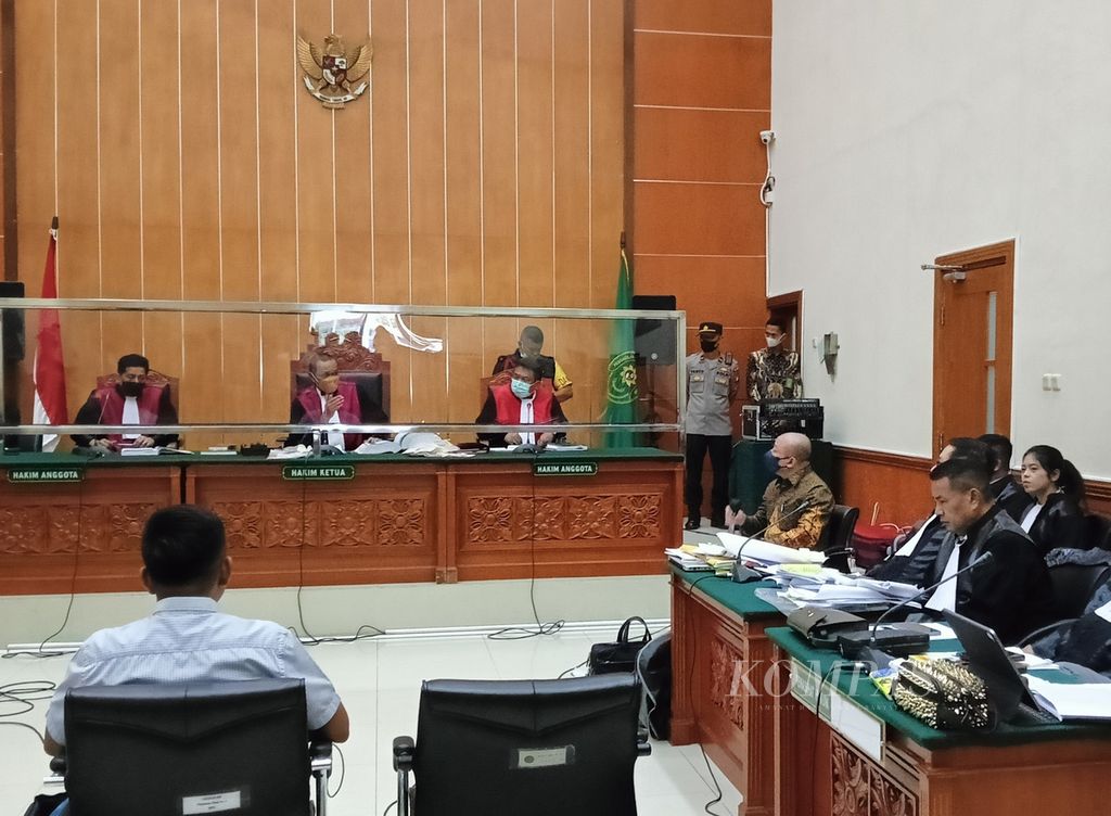 Suasana persidangan di Pengadilan Negeri Jakarta Barat, Kamis (2/3/2023), terkait kasus peredaran narkotika jenis sabu yang menyeret Teddy Minahasa. Dalam sidang itu, jaksa penuntut umum menghadirkan ahli forensik.