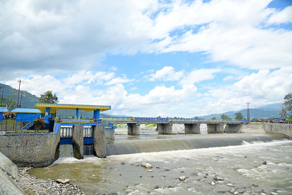 Presiden Joko Widodo meresmikan daerah irigasi Gumbasa di Kabupaten Sigi, Rabu (27/3/2024).