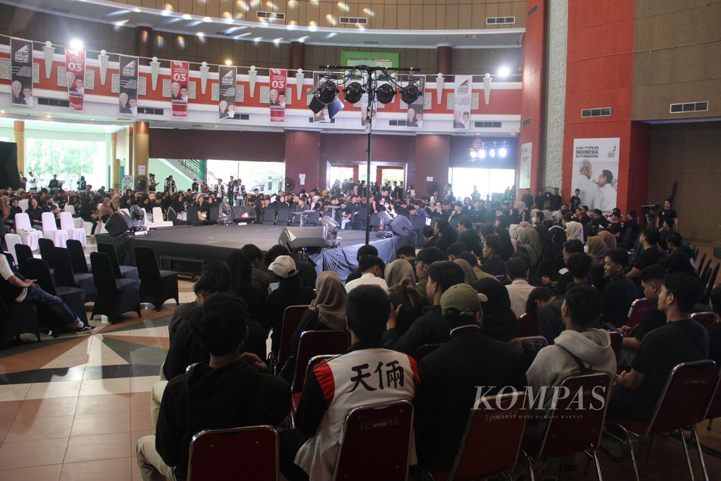 Sejak pagi pemilih muda mulai berdatangan ke lokasi kampanye calon presiden nomor urut 3, Ganjar Pranowo, di Pontianak Convention Center, Pontianak, Kalimantan Barat, Rabu (31/1/2024).
