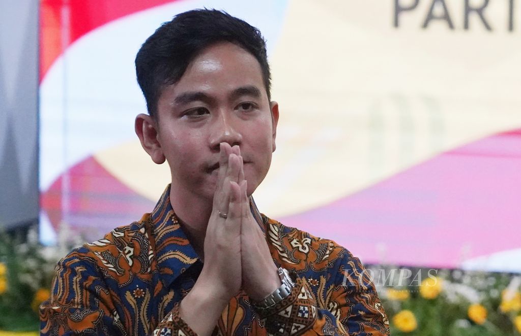 Bakal calon wakil presiden yang diusung Partai Golkar Gibran Rakabuming Raka saat hadir dalam Rapat Pimpinan Nasional Partai Golkar di Kantor DPP Partai Golkar, Jakarta, Sabtu (21/10/2023).