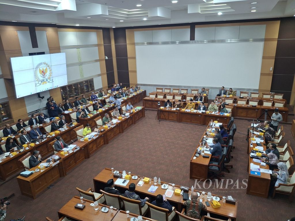 Rapat Komisi I DPR dan Kementerian Luar Negeri RI, Kamis (12/9/2024), di Jakarta.