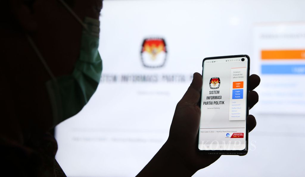 Komisi Pemilihan Umum (KPU) meluncurkan Sistem Informasi Partai Politik (Sipol) Pemilu 2024 di Gedung KPU, Jakarta, Jumat (24/6/2022). KPU telah membuka akses Sipol Pemilu 2024 untuk memperlancar proses pendaftaran dan verifikasi partai politik. 