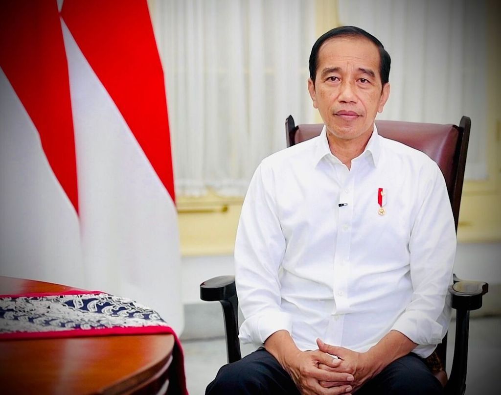 Presiden Jokowi dalam keterangan tentang varian omicron di Istana Kepresidenan Bogor, Kota Bogor, pada Selasa, 18 Januari 2022.