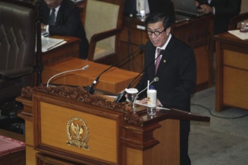 Menteri Hukum dan Hak Asasi Manusia Yasonna Laoly di Kompleks Parlemen, Senayan, Jakarta, Senin (12/2). 