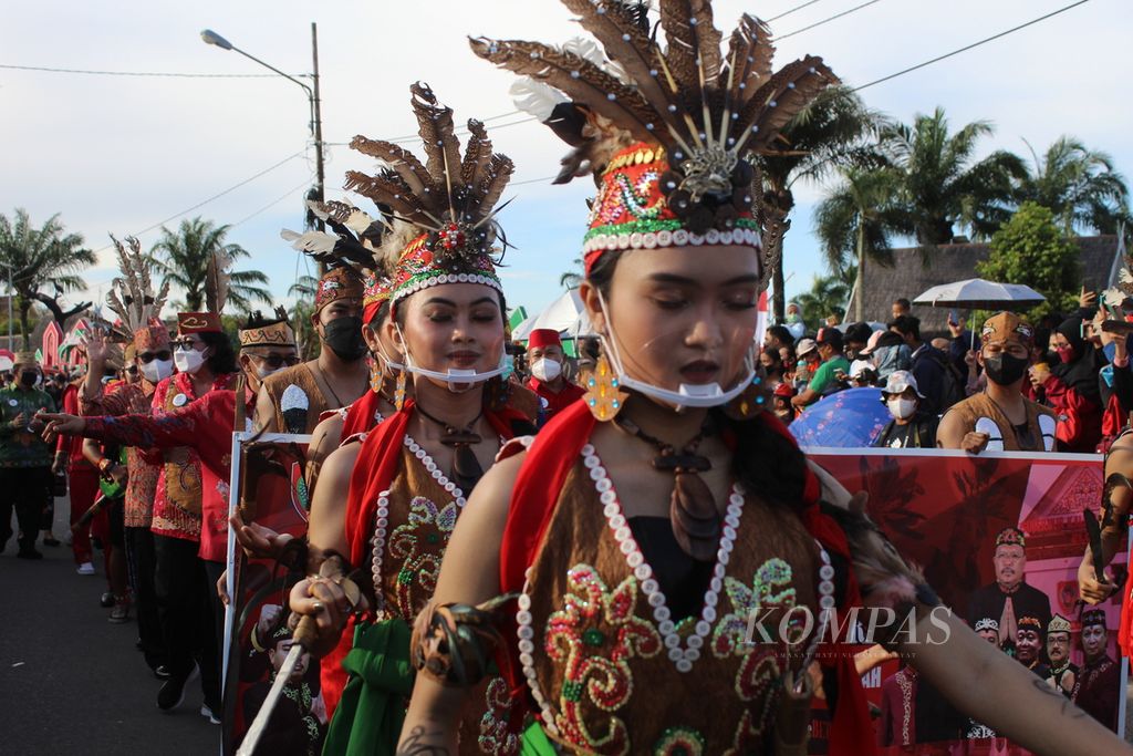 Dancers from various studios performed their attractions at the Isen Mulang Cultural Festival in Palangkaraya City, Central Kalimantan, in May 2022. Hundreds of studios from all over Central Kalimantan competed in the event.