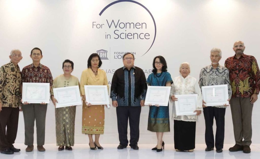 Penganugerahan L'Oreal-UNESCO for Women in Science National Fellowship ke-16, 2019, kepada empat ilmuwan perempuan Indonesia, di Senayan, Jakarta, Selasa (11/11/2019).