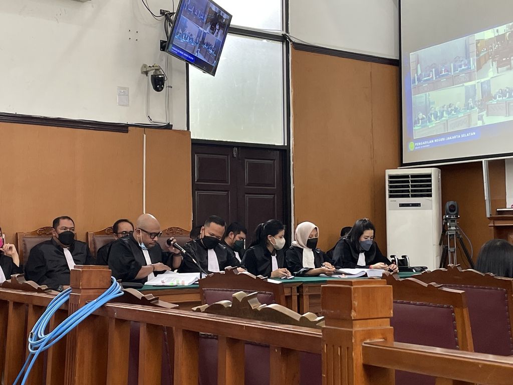 Jaksa penuntut umum bersiap membacakan surat tuntutan untuk terdakwa pembunuhan Brigadir J atau Nofriansyah Yosua Hutabarat, Putri Candrawathi di Pengadilan Negeri Jakarta Selatan, Rabu (18/1/2023).