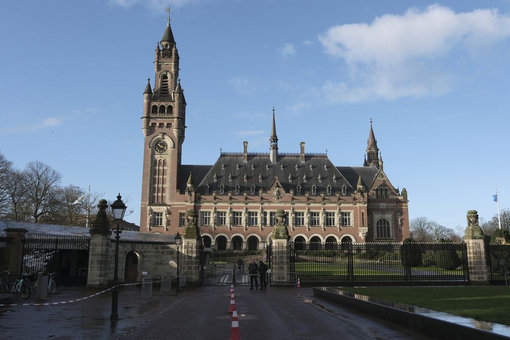 Gedung Mahkamah Internasional (ICJ) di Den Haag, Belanda. ICJ mulai menggelar sidang terkait pendudukan wilayah Palestina oleh Israel pada 19 Februari 2024. 