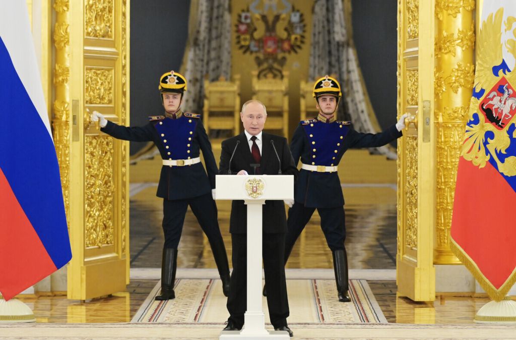 Presiden Rusia Vladimir Putin berpidato pada upacara penerimaan kredensial dari sejumlah duta besar asing di Kremlin, Moskwa, Rusia, Rabu (1/12/2021). 
